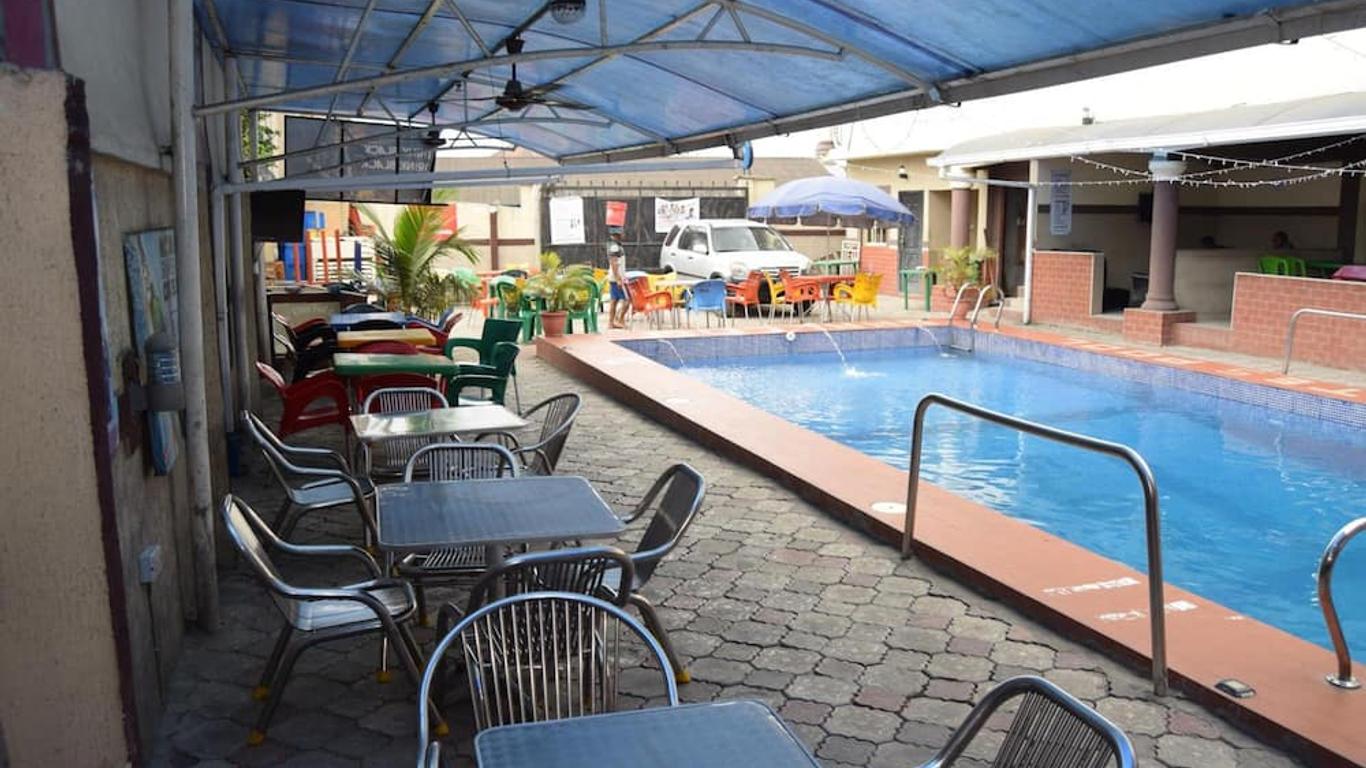De'elites Pool Bar & Inn