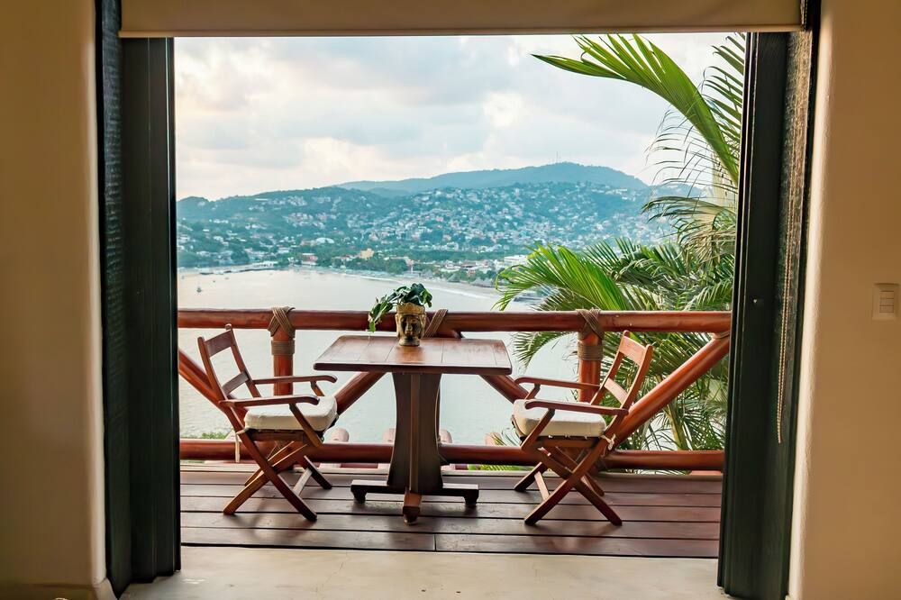 تنتا سيونز هوتل آند لونج بول - للبالغين فقط - إكستابا زيواتانيجو - شرفة