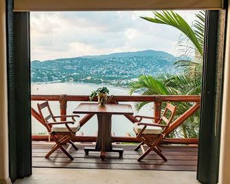 تنتا سيونز هوتل آند لونج بول - للبالغين فقط - إكستابا زيواتانيجو - شرفة