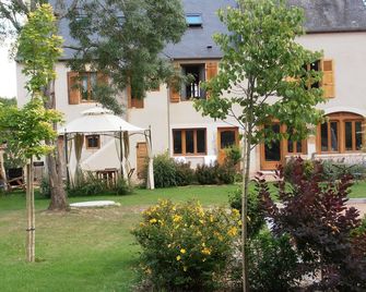 Cottage 'Morvan' in park on the banks of the Loire in a small tourist town. - Decize - Edificio