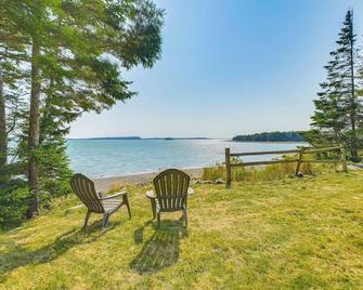 Waterfront Roque Bluffs Hideaway with Private Beach - Machias - Patio
