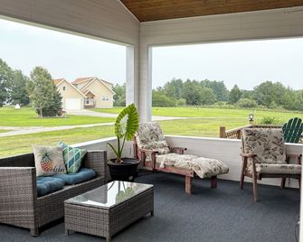 Popular Rathbun Lake Getaway - Mystic - Patio