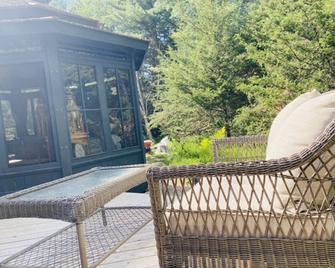 New!!! Forest Gazebo By Private Lake-Peace&privacy - Campbellford - Patio