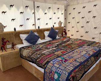 Mohin Desert Safari Camp - Jaisalmer - Bedroom