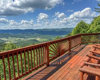 Cloud 9: Log Cabin, Stunning View, Luxury Hot Tub, Gas Fire Pit, 30 min to Boone - Mountain City - Balcony