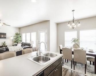 Tj Rancher Home, Wifi, King Beds - Twin Falls - Dining room