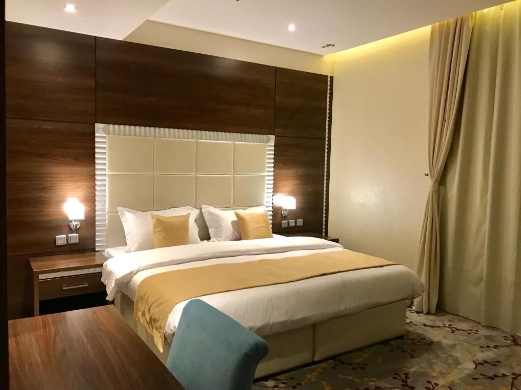 Ayan Hotel thumbnail 3