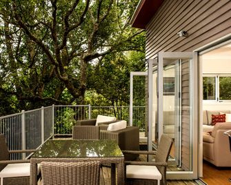 Idyllic Cottage Getaway with Forest Views on the Bay of Plenty in New Zealand - Te Kaha - Patio