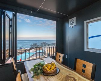 Yeongdeok Ocean View Caravan Campingjang - Yeongdeok - Balcón