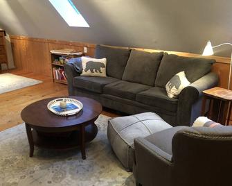 Charming Vashon Island Cottage - Just 3 minutes from the ferry. - Vashon - Sala de estar