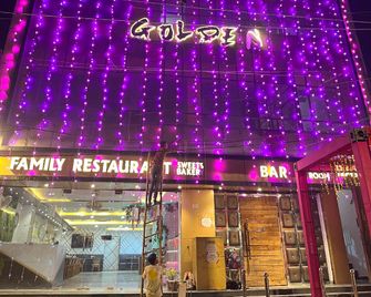 Golden Hotel - Unnāo - Building
