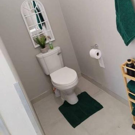 Bathroom view of Stellies Accommodation - Room 3