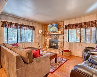 Greer Cabin And Guest Cottage-Full Property- Sleeps 12! - Greer - Sala de estar