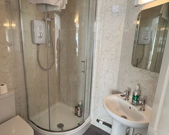 Byways Apartments - Salisbury - Bathroom