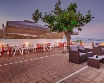 Chios Hotel - Katarraktis - Patio