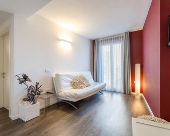 On The Rock - ארקו - סלון