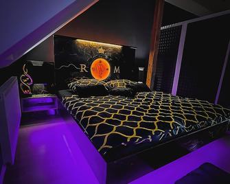 Apartment up to 7 people - Ideal for couples & families - Praga - Piscina