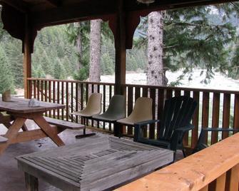 Chilkoot Haven in Haines room #3, right on the Chilkoot River, Bear Viewing - Haines - Balcony