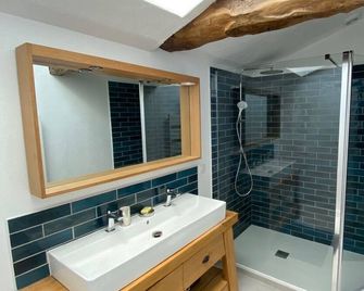 Grande maison familiale avec piscine, 14 à 17 pers - Luçon