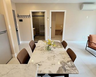 Welcoming Building - Les - New York - Dining room