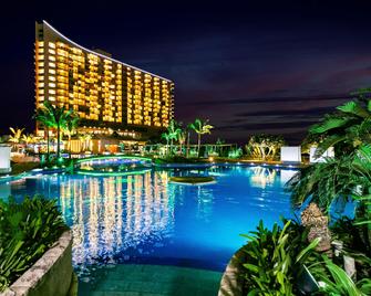 Oriental Hotel Okinawa Resort & Spa - נאגו - בריכה