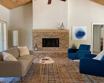 South Palm Springs Paradise! - Palm Springs - Wohnzimmer