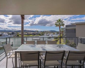 Sovereign Pier on the Waterways - Whitianga - Balcón