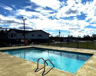Briarwood Motel Near Valdosta University I 75 - Valdosta - Piscina