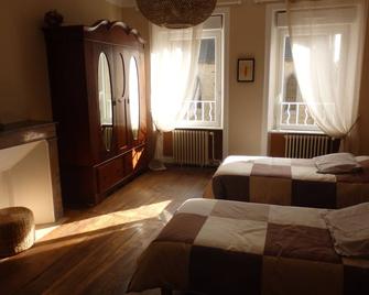 Le patio d'Helxine, town house with patio, shops, 15 minutes from the coast - La Haye-Pesnel