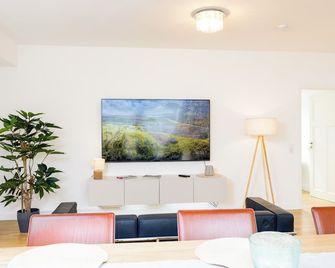 Nora Dresden Hauptbahnhof Penthouse & Studio - Dresden - Living room