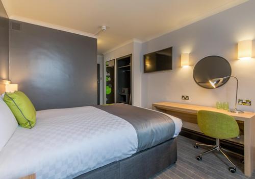 Thistle Express London, Luton from £25. Luton Hotel Deals & Reviews - KAYAK