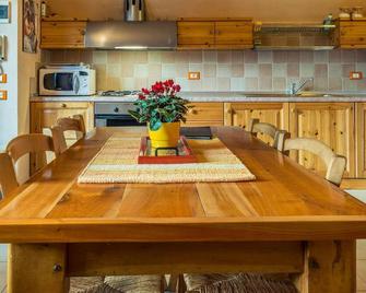 Holiday apartment Riva di Solto for 1 - 4 persons - Castle - Riva di Solto - Dining room