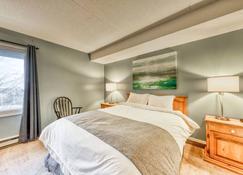 Roomy, mountain-side condo at Cachet Crossing - near skiing - The Blue Mountains - Bedroom