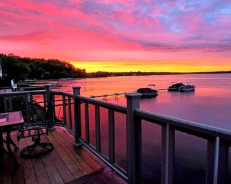 Lakefront, Dock, Near Restaurants, Track & Downtown Saratoga Springs! - Saratoga Springs - Balcony
