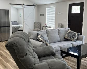 Gotl Lakeview Lagoon Ranch- Sunset Vacation Rentals - Geneva - Sala de estar