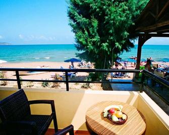Vetoulas Suites n Studios in Stalos beach - Stalos - Балкон