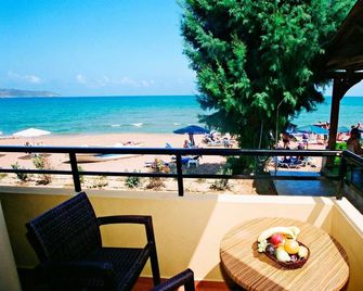 Vetoulas Suites n Studios in Stalos beach - Stalos - Balkon