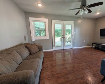 Peaceful Stay For Nurses Near Asu & Hospitals - Jonesboro - Wohnzimmer