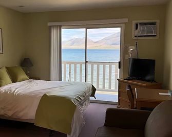 Suite 18 Green Gables Resort, Lake View Retreat - Osoyoos