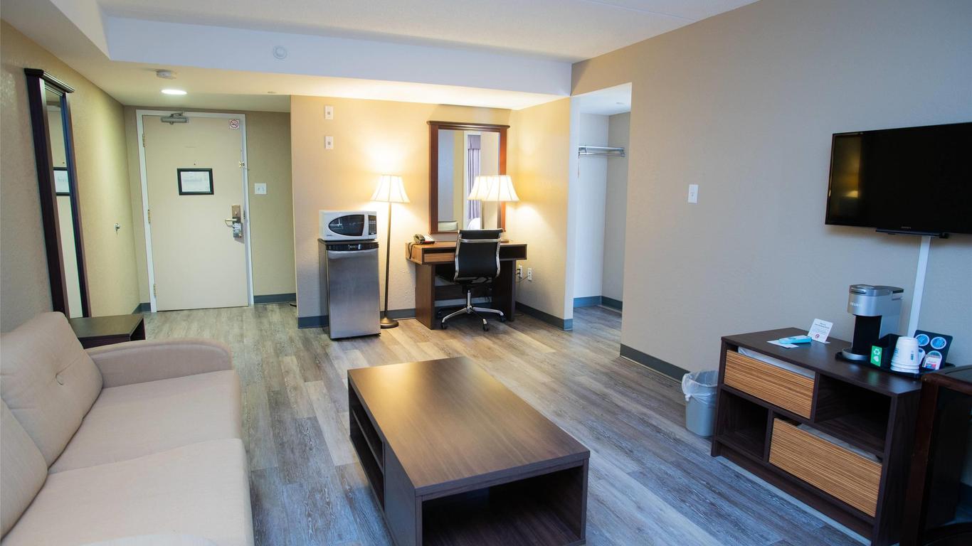 Super 8 by Wyndham Mississauga