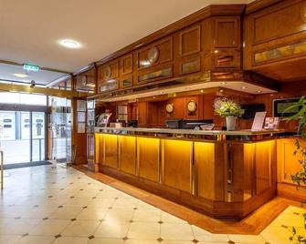 Trip Inn Hotel Uebachs - Düsseldorf - Front desk