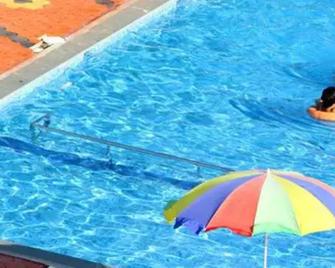 Royal Riviera Hotel & Resort - Kumarakom - Piscina