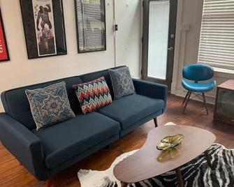 Lower east side Nyc in Old Bisbee - Bisbee - Living room