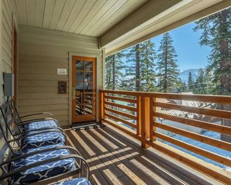 Steps to Canyon Lift&Shuttle - Sauna/Hottub/Garage - Mammoth Lakes - Balcony
