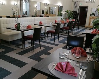 Logis Hôtel d'Angleterre - Saint-Calais - Restaurante