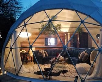 Lakefront romantic getaway with hot tub - Jackson