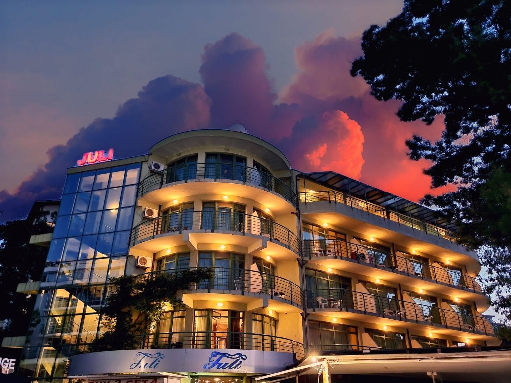 Juli - נסבאר - בניין