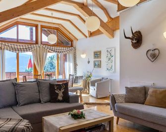 Apartment in St. Stefan Near Nassfeld Ski Area - St Stefan im Gailtal - Sala de estar