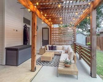Farmhouse On Walnut - Roanoke - Patio