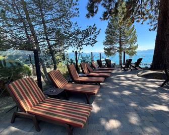 Red Wolf Lakeside Lodge - Tahoe Vista - Patio